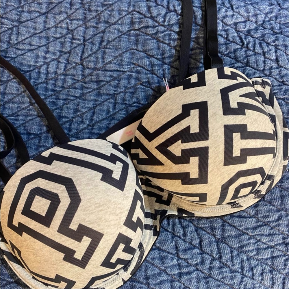 Pink Victoria Secret 36cBlack and Gray Patterned Bra